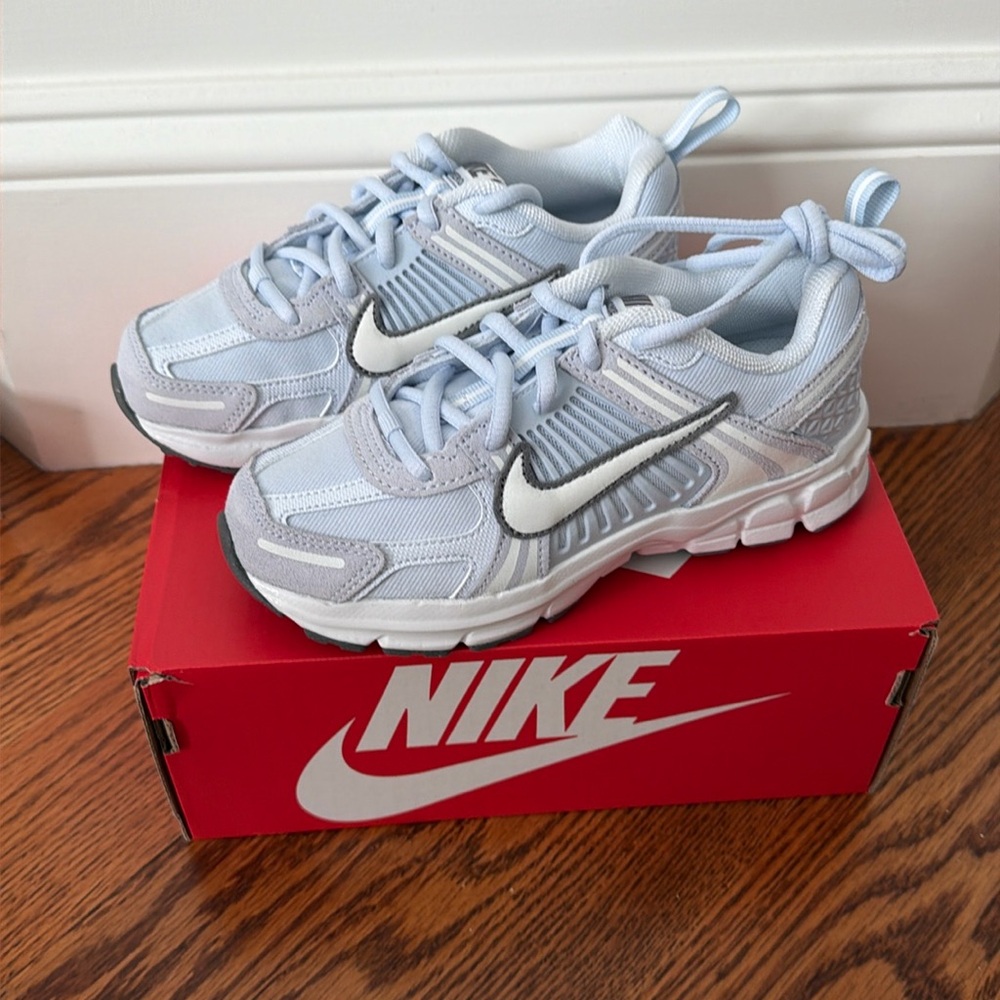 Girls Nike sneakers - New With Tags